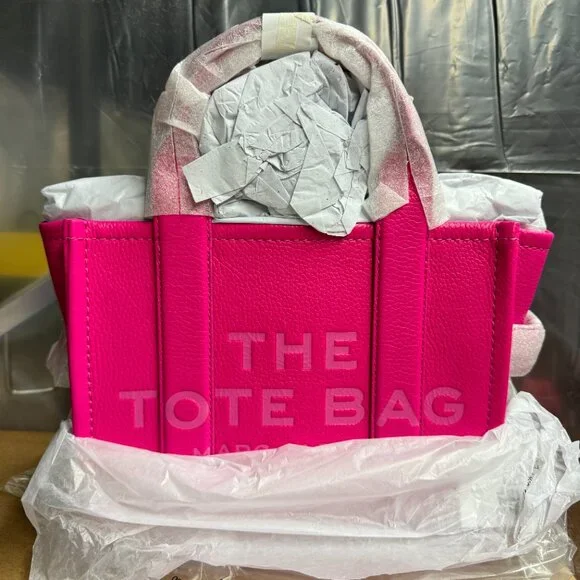 MARC JACOBS The Leather Small Tote – Hot Pink - Picture 8 of 9